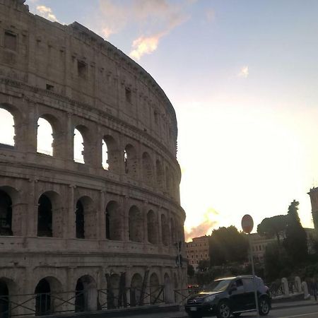 Around The Corner Colosseo B&B Rome Exterior photo