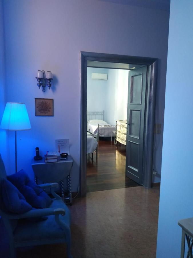 Around The Corner Colosseo B&B Rome Exterior photo